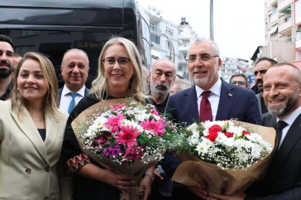 Bakan Işıkhan, İzmir’de