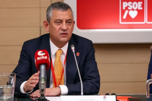 Özel: Dünyanın aksine Türkiye’de sosyal demokrasi ... Özel: Dünyanın aksine Türkiye’de sosyal demokrasi ...