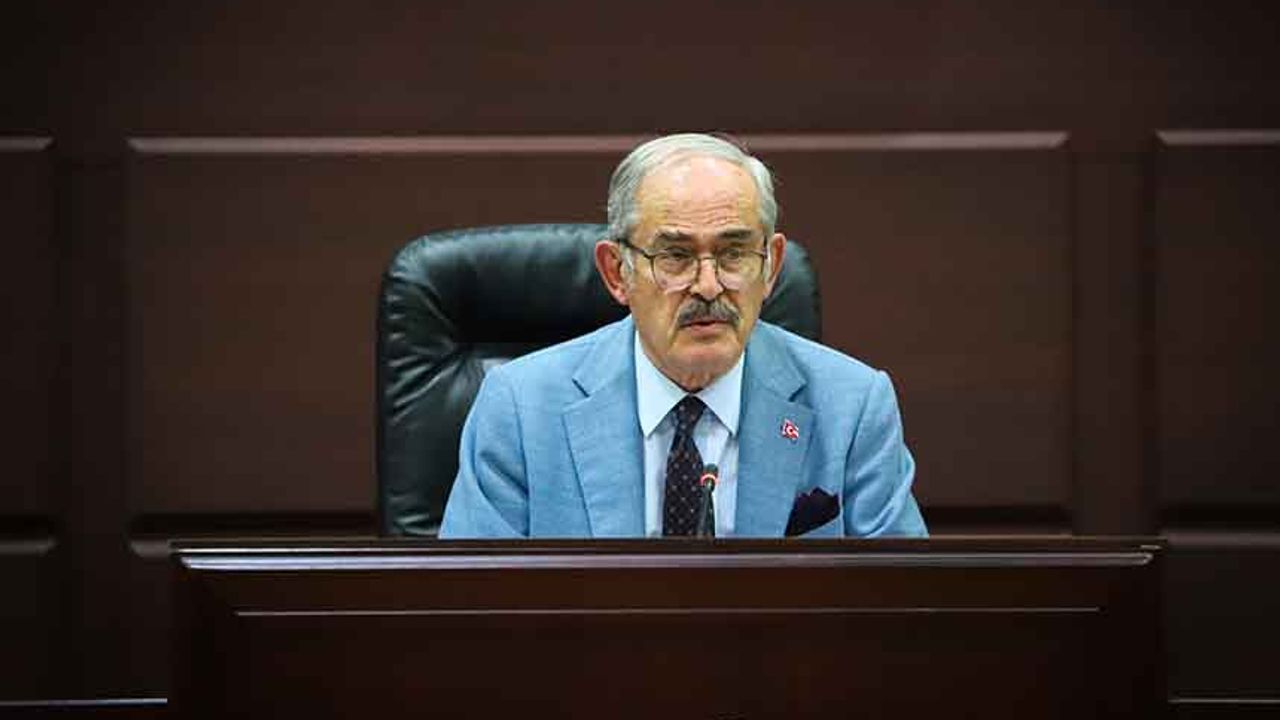 Büyükerşen, İzmir’de iktidarı hedef aldı: Kırbaçlanan değil kırbaçlayan olmak zorundayız!