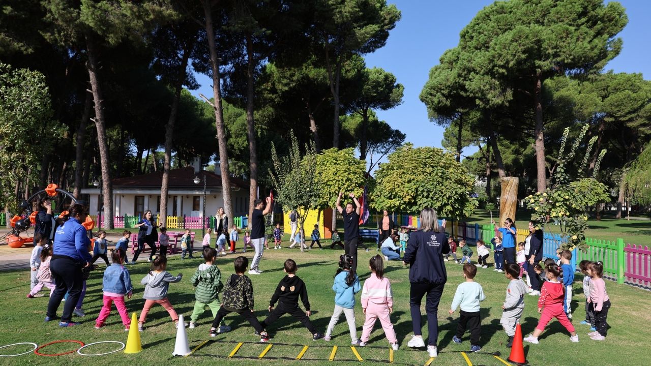 Minik öğrenciler Aydın Büyükşehir Belediyesi ile sporla tanışıyor