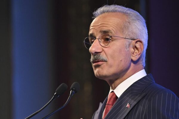 Bakan Uraloğlu: Ülkemizin dört bir yanını yüksek s... Bakan Uraloğlu: Ülkemizin dört bir yanını yüksek s...