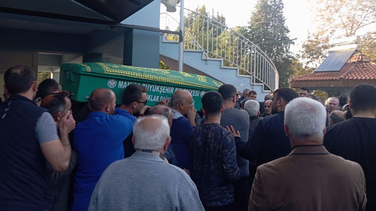Traktörün altında kalmıştı… Son yolculuğuna uğurlandı