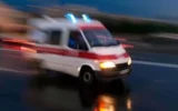 Hastane yolundaki hamile kadın ambulansta doğum ya...