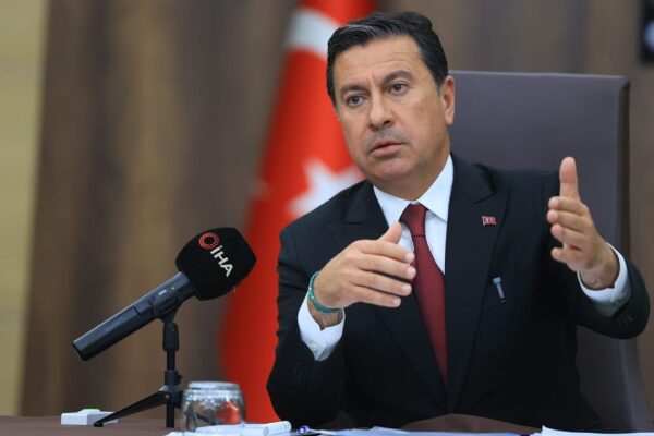 İzmir’deki turizm zirvesinde hedef bakanlık:...