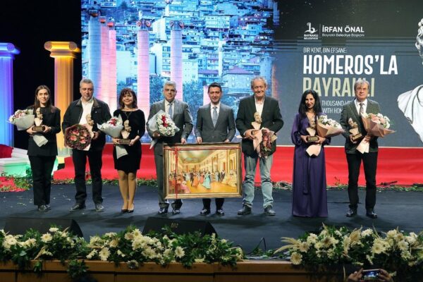 4. Bayraklı Uluslararası Homeros Edebiyat ve Sanat... 4. Bayraklı Uluslararası Homeros Edebiyat ve Sanat...