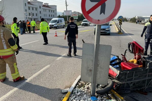 Otomobil elektrikli bisiklete çarptı: 1 ölü Otomobil elektrikli bisiklete çarptı: 1 ölü