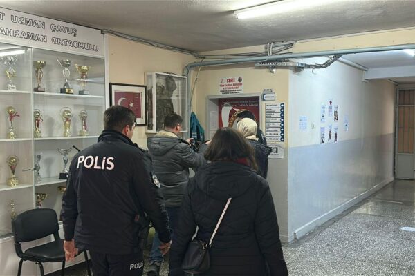20 öğrenci ‘kandil hayrından’ zehirlen...