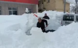 2 gündür aralıksız yağıyor: Kar kalınlığı 1,5 metr...
