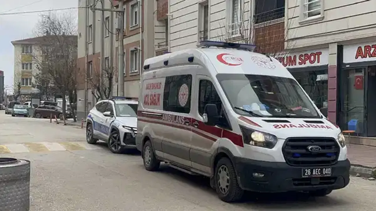Eskişehir’de korkunç olay… Tartıştığı üvey babasını bıçakladı!