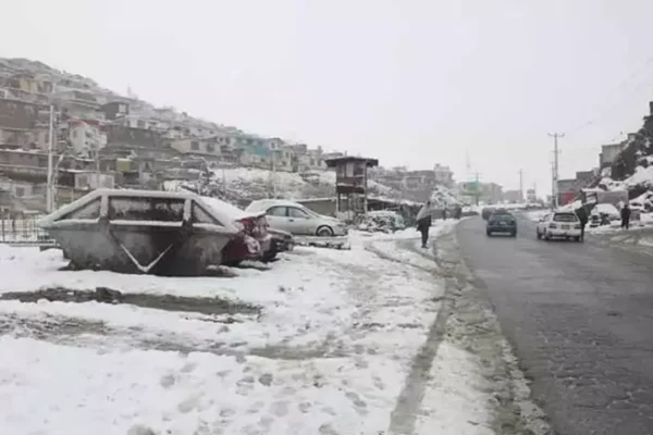 Afganistan’da kar yağışı ve sel can aldı!