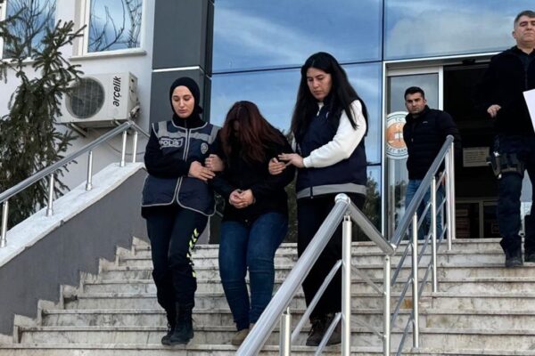 5 günlük bebeğe şiddet uygulayan hemşire tutukland... 5 günlük bebeğe şiddet uygulayan hemşire tutukland...