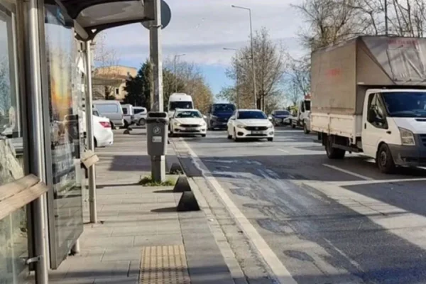 Vicdansızlık örneği: 1 aylık bebeği durağa bıraktı...