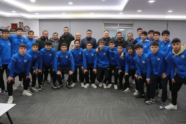 Aliağa Helvacı Spor U-18 takımı İzmir şampiyonu ol...