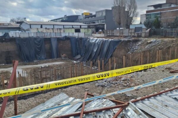 İnşaatta göçük meydana geldi… Bir işçi hayat...