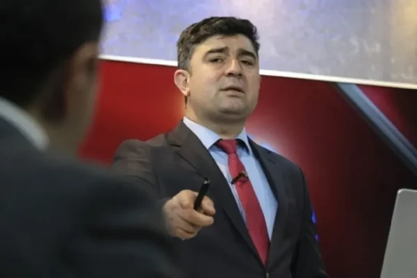 Araştırmacı Yaldız’dan CHP’li belediyelere o... Araştırmacı Yaldız’dan CHP’li belediyelere o...