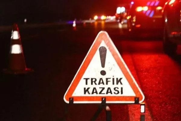 Kamyonet ile motosiklet çarpıştı: Feci kazada bir ... Kamyonet ile motosiklet çarpıştı: Feci kazada bir ...
