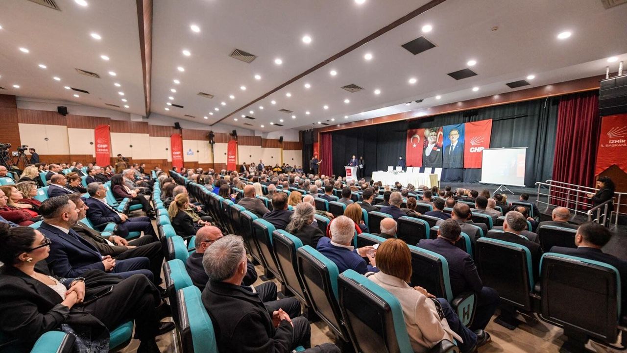 CHP İzmir’de il danışma kurulu mesaisi… Kim/ne mesaj verdi?