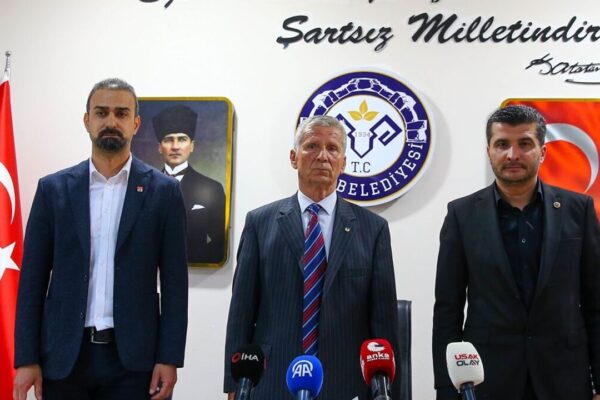 Eşme Belediyesi’nde seçim: Başkanvekili bell...