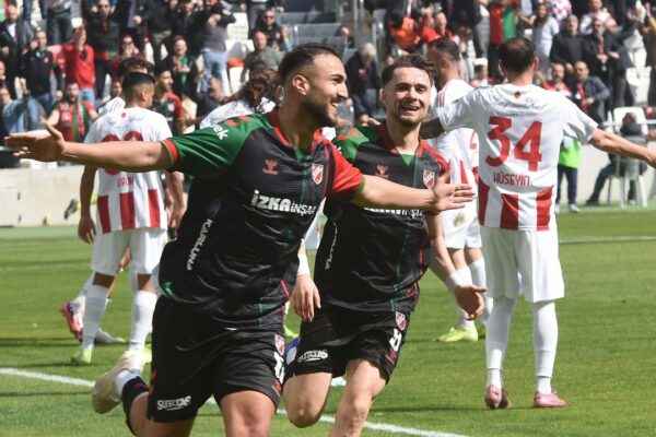 Karşıyaka şan, Bornova can derdinde!