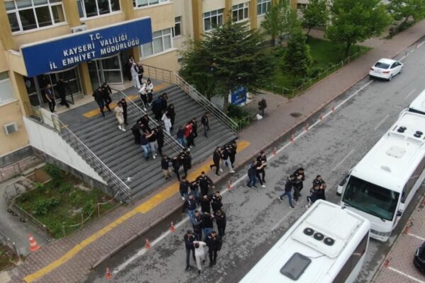 19 ilde yasa dışı bahis operasyonu: 60 şüpheli tut... 19 ilde yasa dışı bahis operasyonu: 60 şüpheli tut...