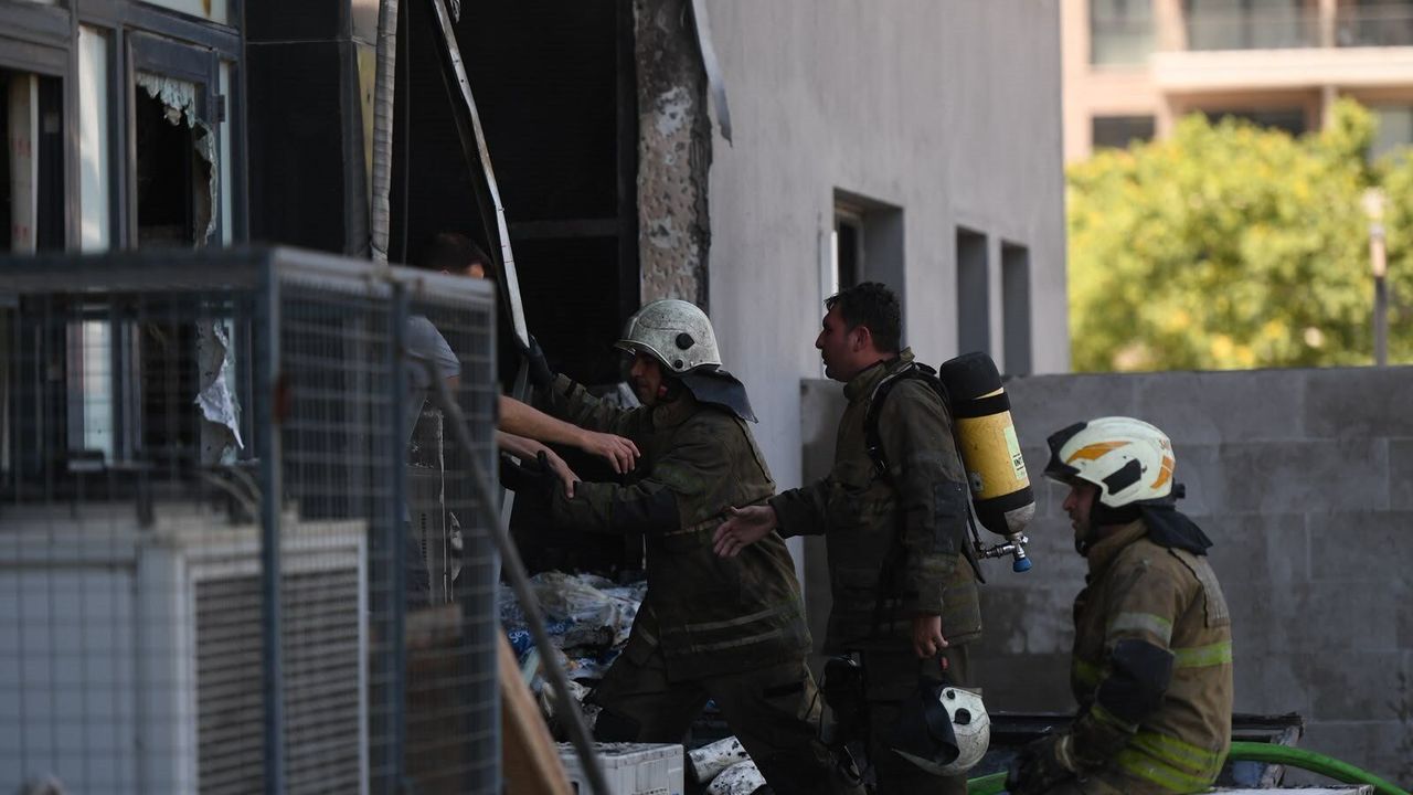 Bornova’da depo yangınına jet müdahale!
