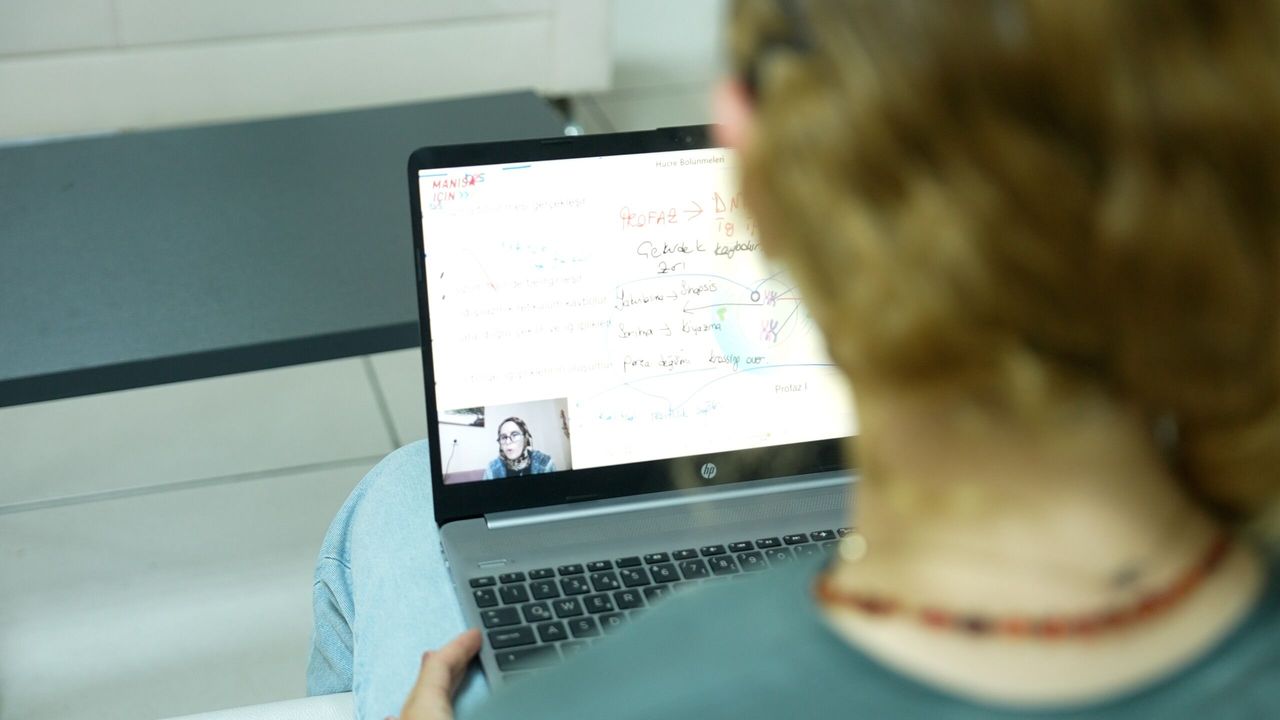 Manisa Büyükşehir’den online eğitim