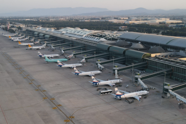 İzmir’in havalimanında 5 ayda 4,8 milyon yolcu tra... İzmir’in havalimanında 5 ayda 4,8 milyon yolcu tra...