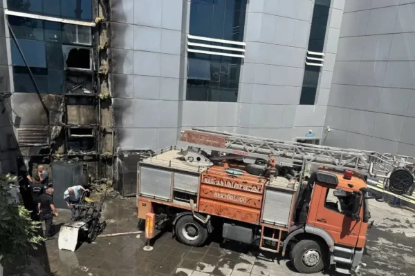 Hastanede yangın: Hastalar tahliye edildi