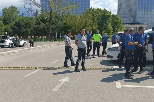 Adliye otoparkında tabancalı kavga; 5 gözaltı! Adliye otoparkında tabancalı kavga; 5 gözaltı!