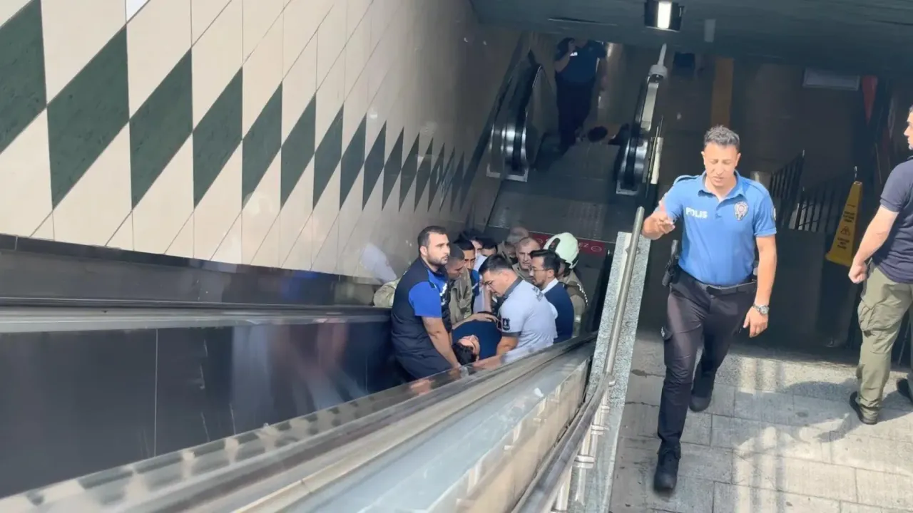 Faciadan dönüldü: Görme engelli kişi metro raylarına düştü!