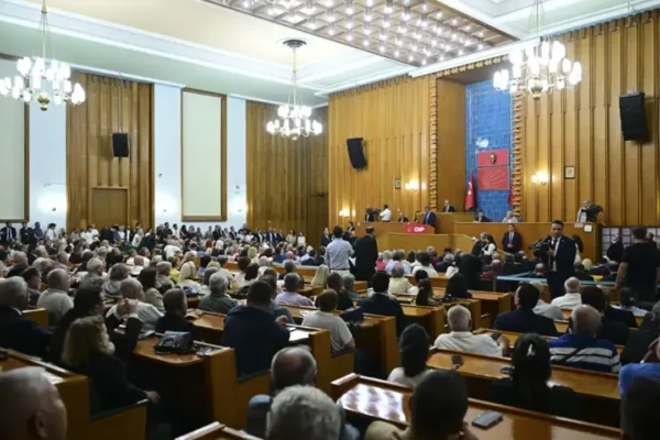 İki vekilden karar: CHP’de kalacağız