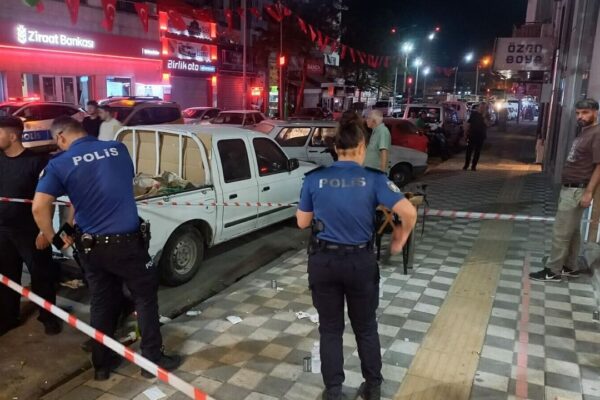Kasklı saldırgan dehşeti: Bacağına 3 kurşun isabet... Kasklı saldırgan dehşeti: Bacağına 3 kurşun isabet...