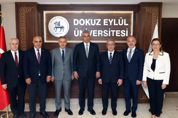 Sağlık Bakanı Memişoğlu’ndan DEÜ’ye bi...