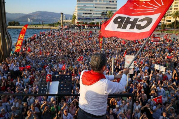Gazeteci Sevinç açıkladı… Yeni Parti’ye İzmir’den ... Gazeteci Sevinç açıkladı… Yeni Parti’ye İzmir’den ...