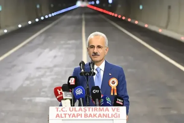 Bakan Uraloğlu: Türkiye’yi adeta yeniden inş... Bakan Uraloğlu: Türkiye’yi adeta yeniden inş...
