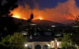 Nevada’da orman yangını: 90 bin kişi için tahliye ... Nevada’da orman yangını: 90 bin kişi için tahliye ...