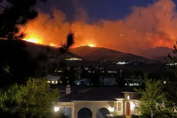 Nevada’da orman yangını: 90 bin kişi için tahliye ... Nevada’da orman yangını: 90 bin kişi için tahliye ...