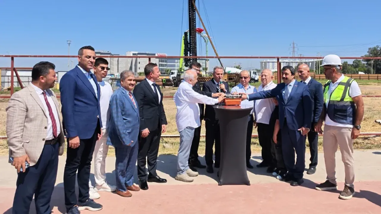İzmir’de dev caminin temeli atıldı!
