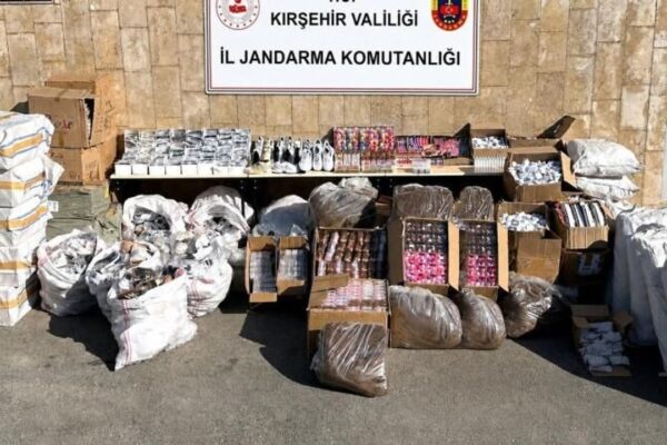 Kaçak sevkiyata geçit yok: Binlerce ürün ele geçir...