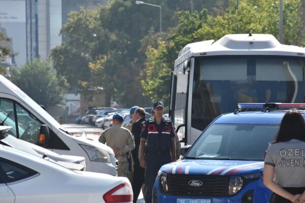 Menderes Belediyesi operasyonu: Başkan Çiçek dahil...