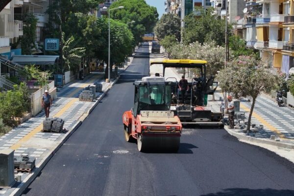Salihli’de asfalt seferberliği Salihli’de asfalt seferberliği