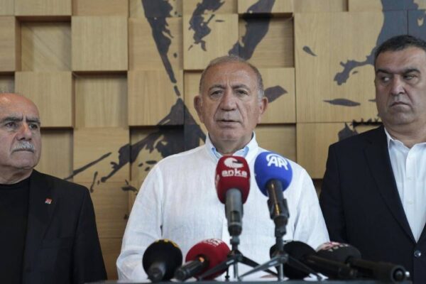 Gürsel Tekin’den ‘figüran’ açıkl... Gürsel Tekin’den ‘figüran’ açıkl...