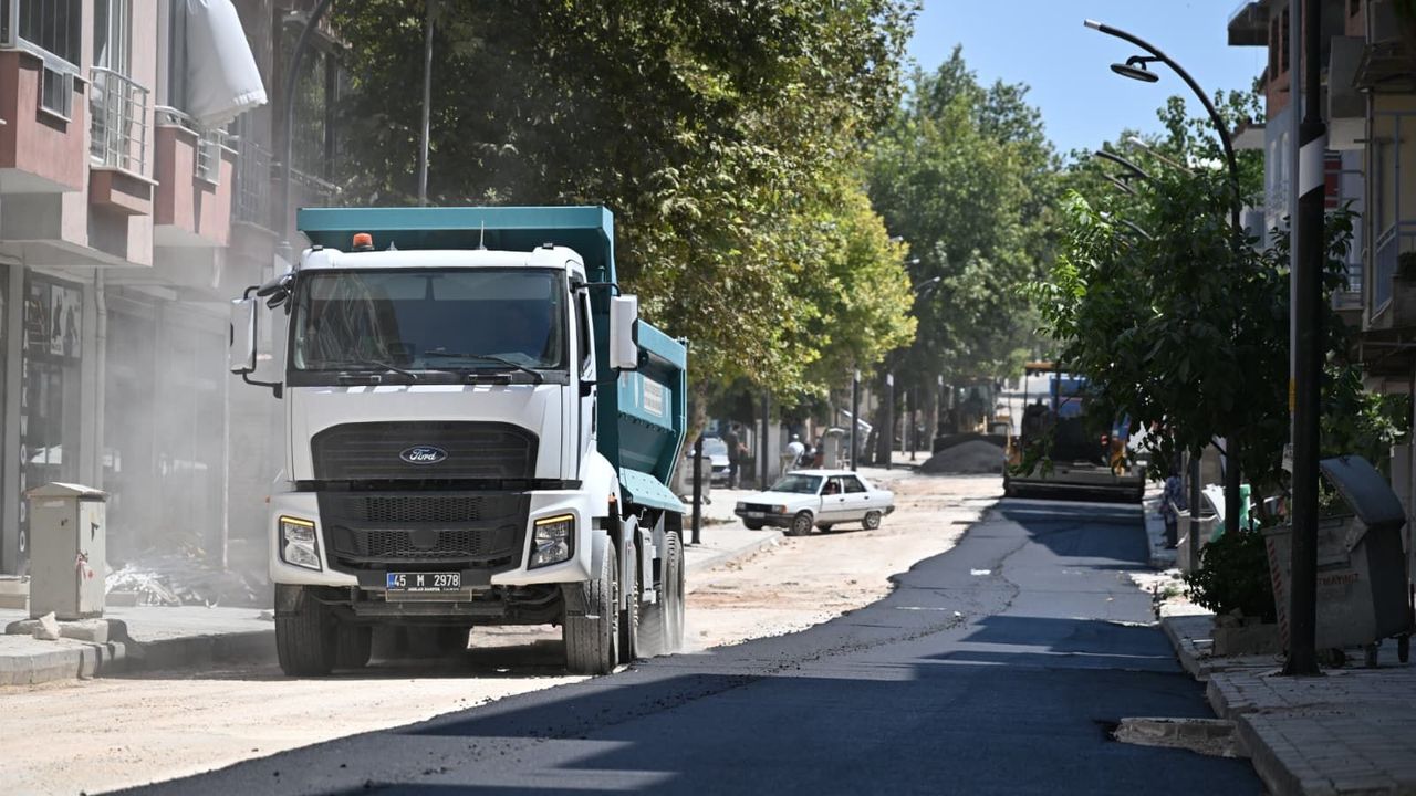 Soma Turgutalp Mahallesi tarihinde ilk kez sıcak asfaltla buluşuyor